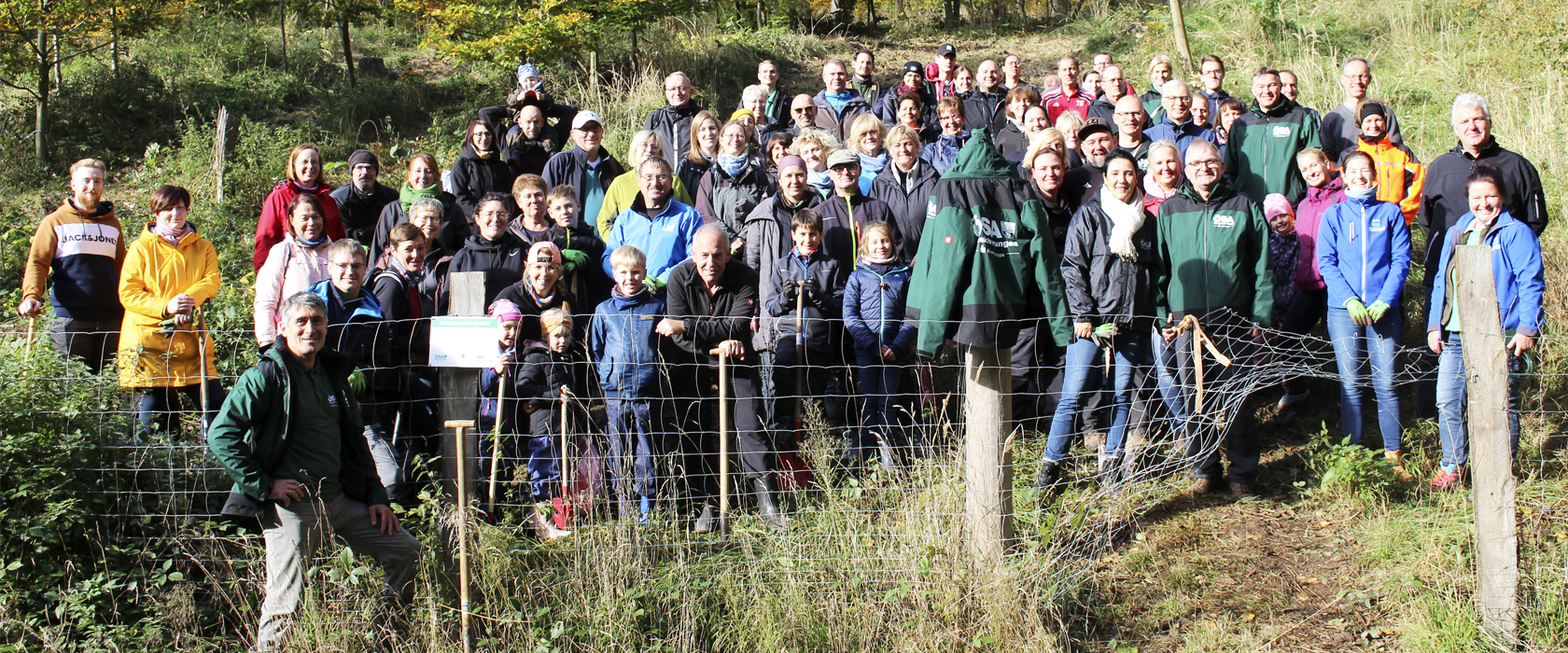 Gruppenbild bei Pflanzaktion im Hohen Holz bei Oschersleben