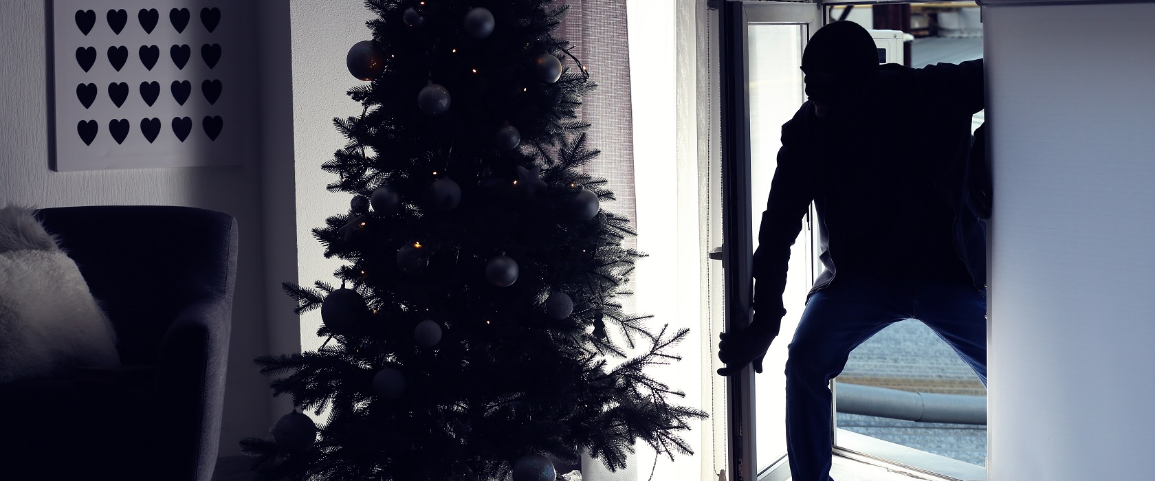 Bild Einbrecher und Weihnachtsbaum